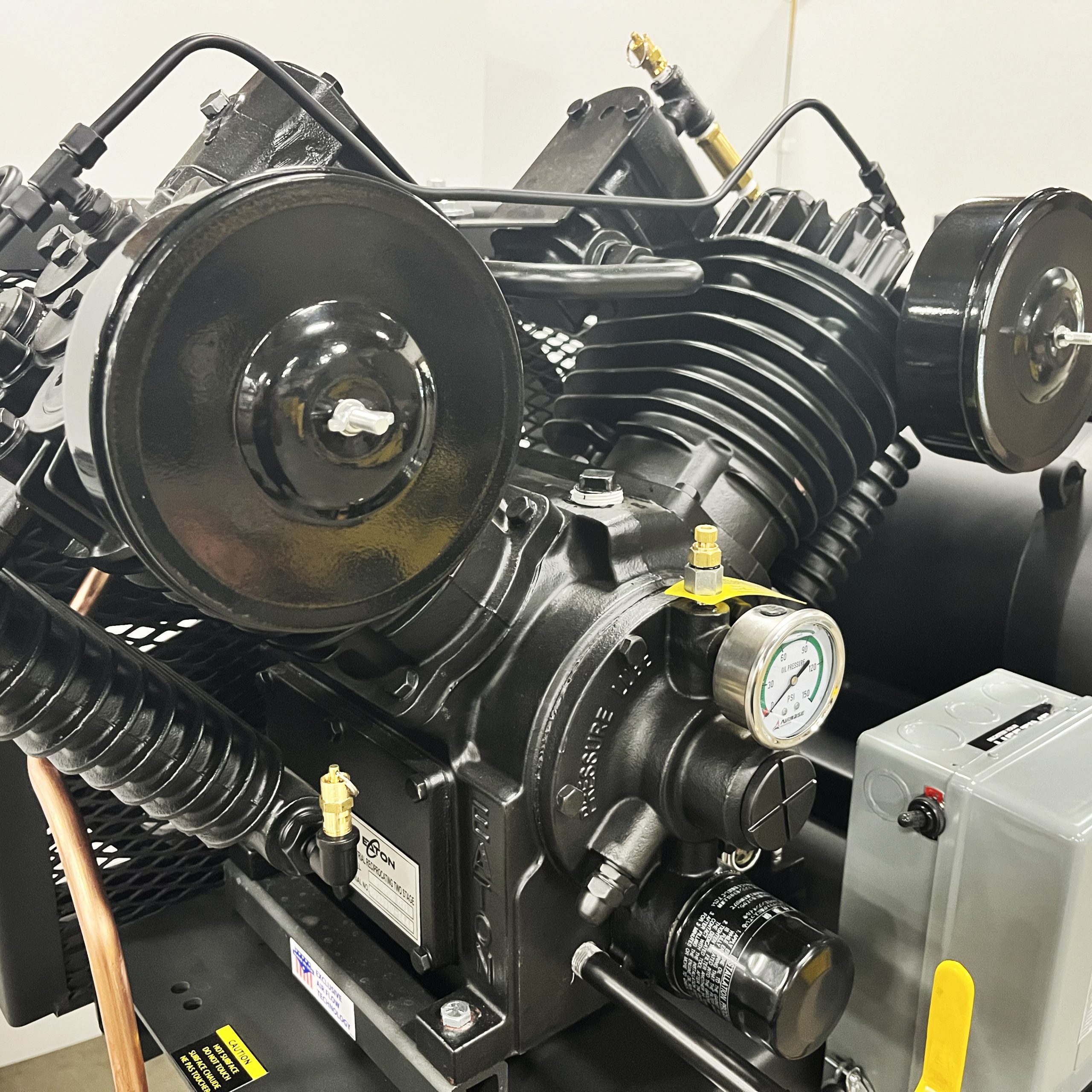 EMAX DUPLEX Industrial Plus 10HP V4 76CFM 1- Phase 2-Stage 120 Gal. Horizontal Stationary Electric Air Compressor-W/ Pressure Lube Pump , Isolator Pads, Belt Tensioner, Auto Drain, alternating switch - Image 7
